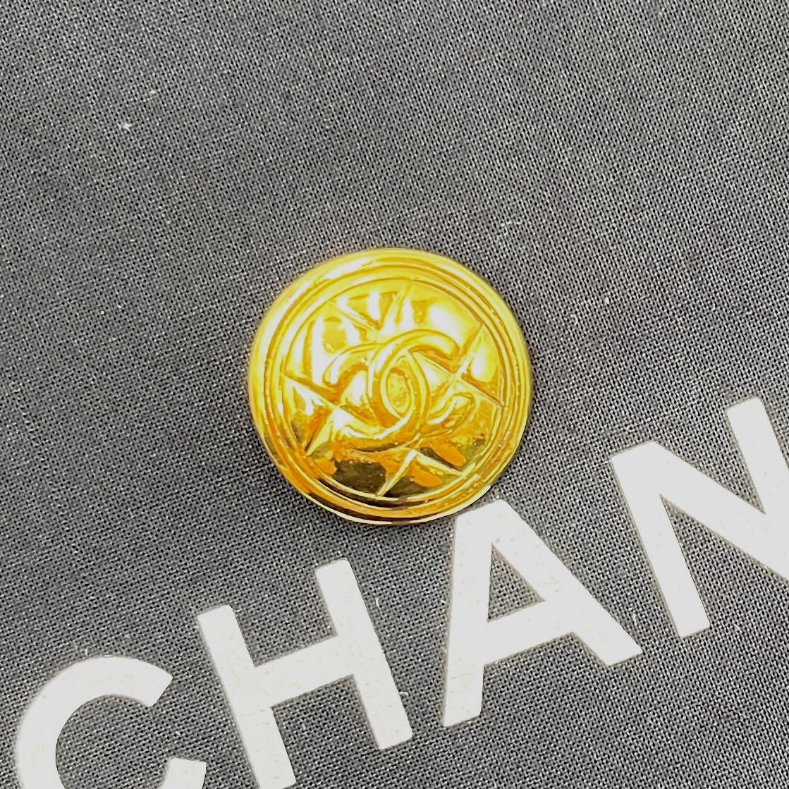 1円●極美品，コメ刻印あり●CHANEL シャネル ブローチ ココマーク マトラッセ ロゴ刻印 サークル型 ゴールド 丸型 コサージュ ヴィンテージ