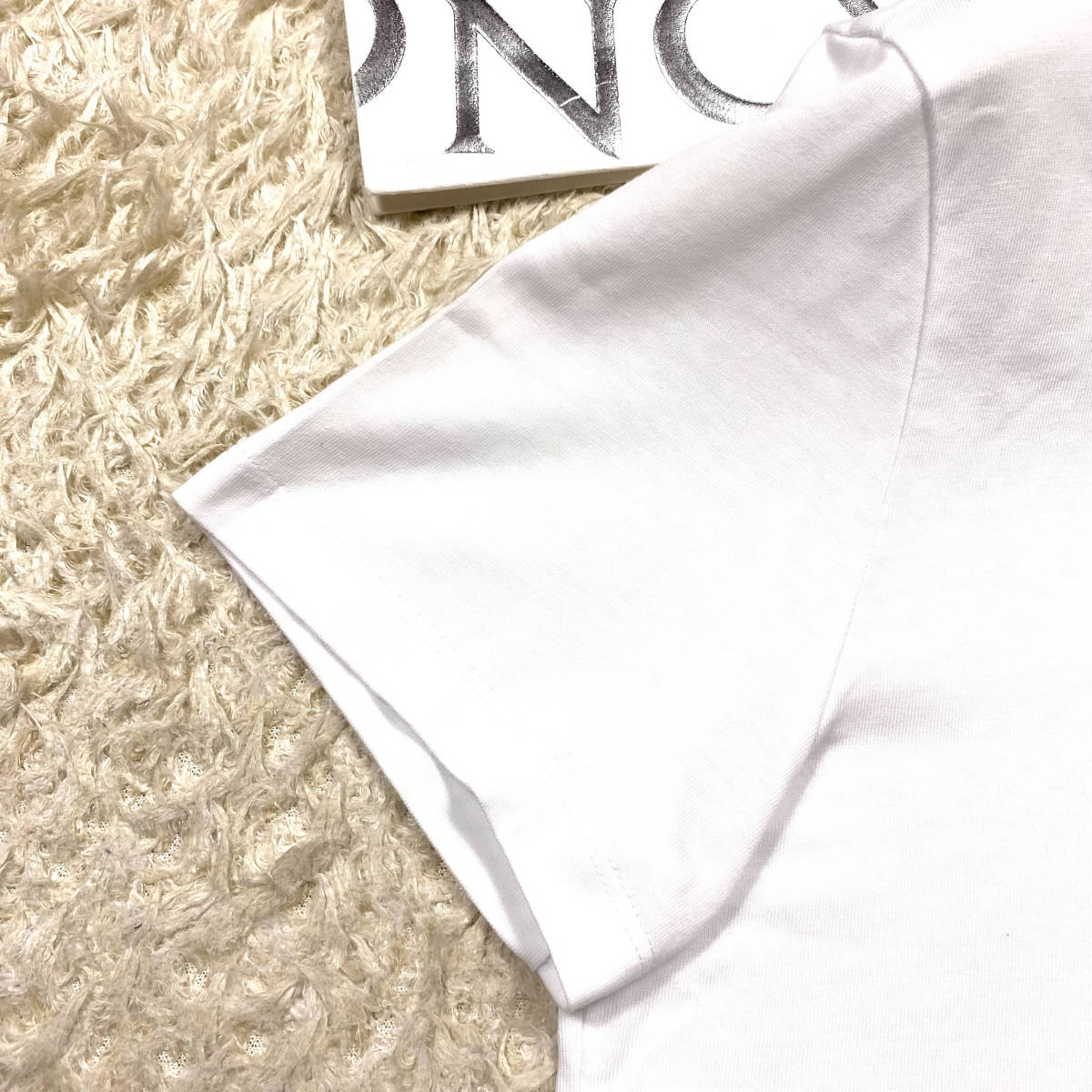 極美品!MONCLER半袖Tシャツ フロントビッグロゴプリント ワンポイント 