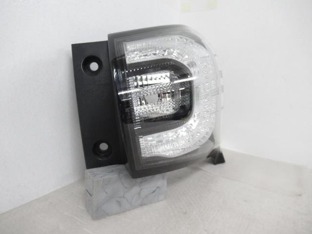 シエンタ DBA-NSP170G 右テールランプ 81551-52C80 347778(テール