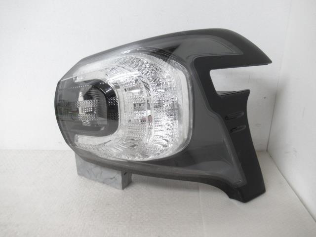 シエンタ DBA-NSP170G 右テールランプ 81551-52C80 347778(テール