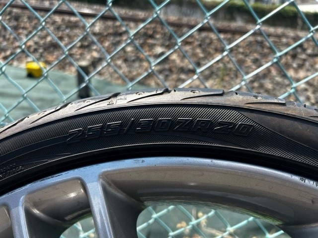 マセラティ　クアトロポルテ　スポーツGT S　純正ホイール＆タイヤセット クアトロポルテ マセラティ Ｓ Sport ネロ×ロッソレザー S（2010）試乗記何