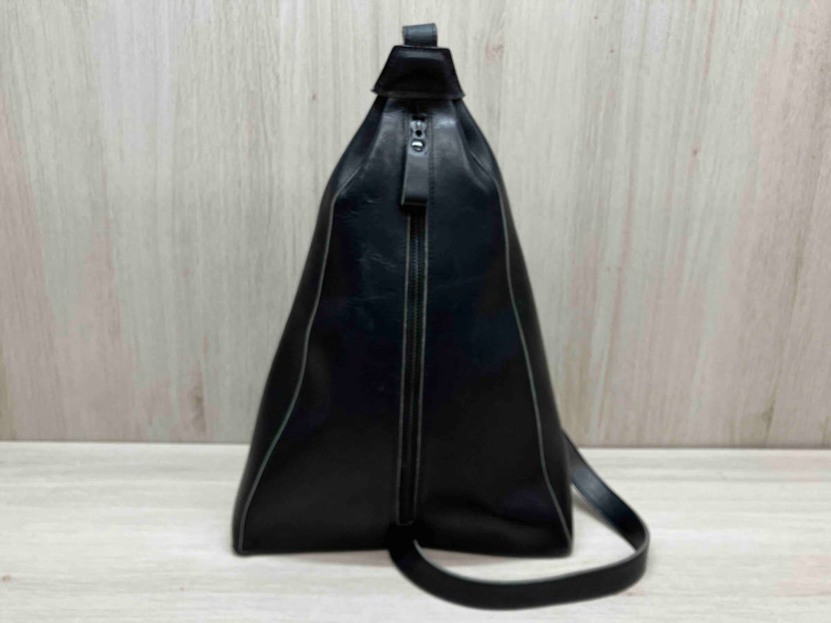 YOHJI YAMAMOTO ヨージ ヤマモト　トライアングルレザーショルダーバッグ　ブラック