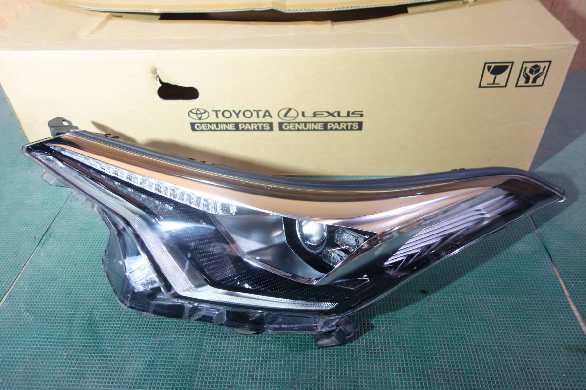 16325　ZYX10 NGX50 前期 C-HR 純正 LED 左 ヘッドライト　KOITO 10-101 打刻 4