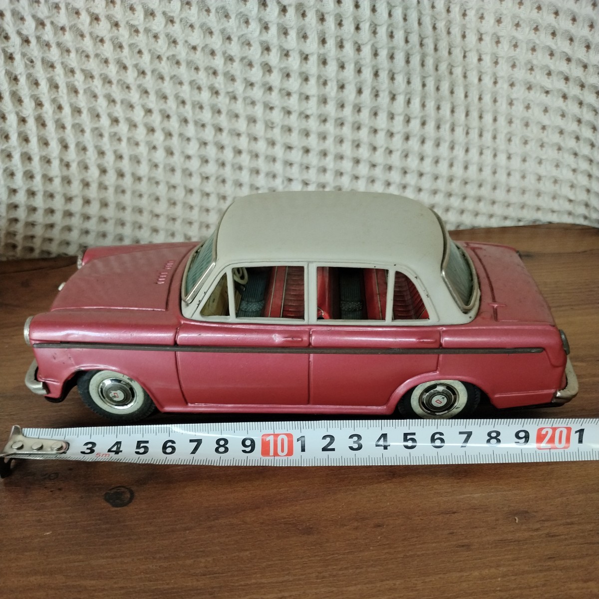 世界の自動車シリーズ 当時物 ダットサン ブルーバード 1/18 ブリキ