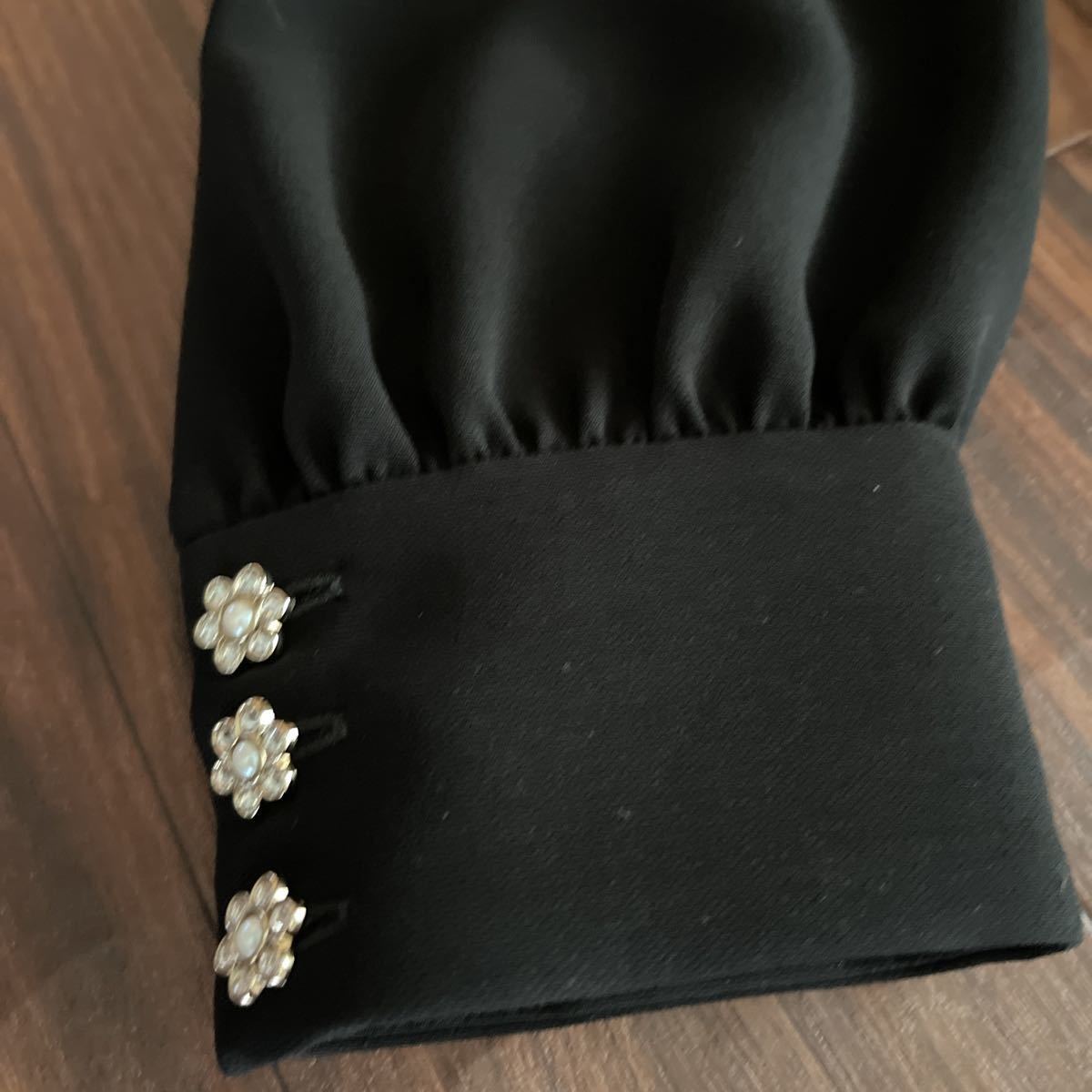 超美品】エムズグレイシー カタログ掲載 白衿／お花モチーフボタン 
