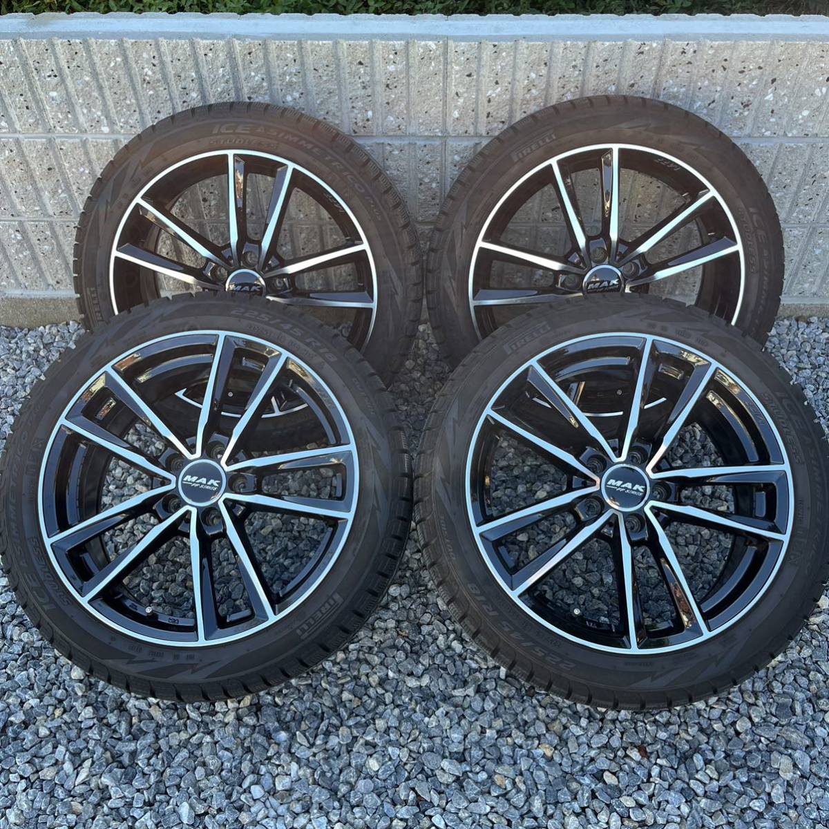 即決は送料無料！ベンツAクラス スタッドレス 225/45/R18 *4本 【公式