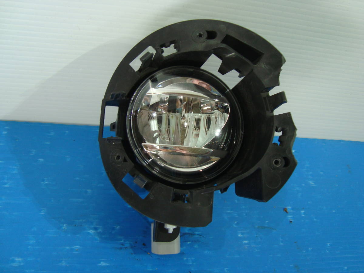 【N286】LA800S LA810S ムーブキャンバス 純正 右フォグランプ　右フォグライト LED コイト　KOITO 114-11092 LA800S ムーヴキャンバス ダイハツ 左右 フォグカバー 右ヘッド