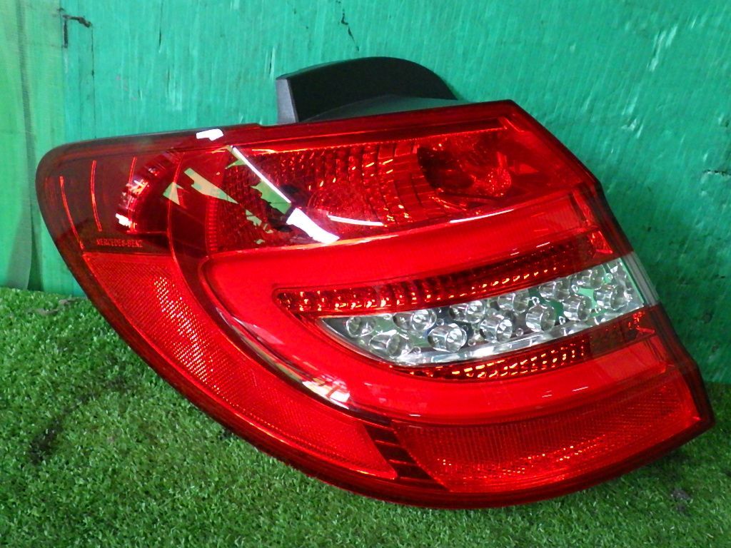 ベンツB180[W246前期]ブレーキランプ左テールライト A2468200564