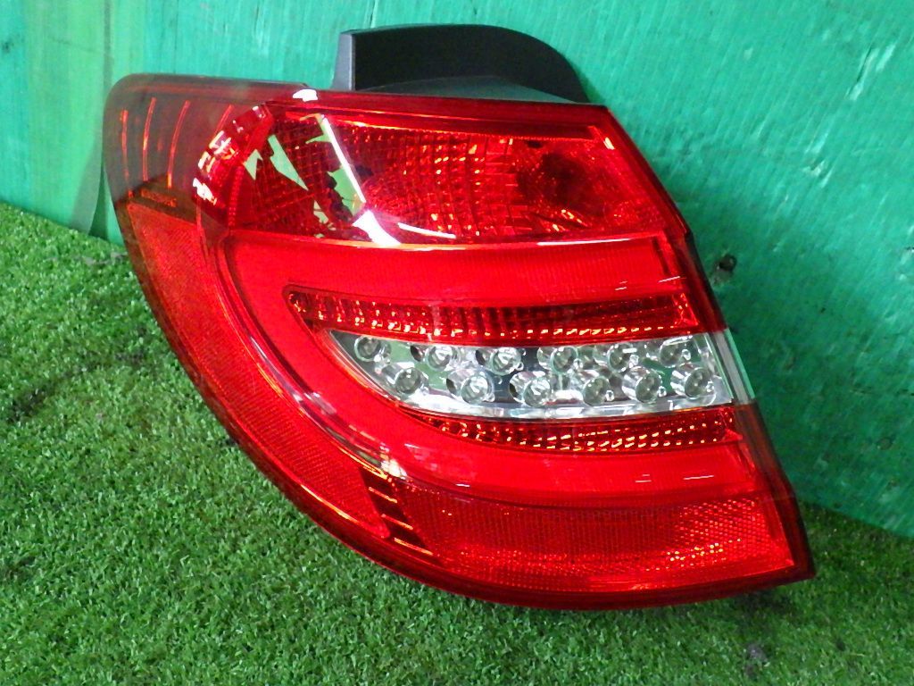 ベンツB180[W246前期]ブレーキランプ左テールライト A2468200564
