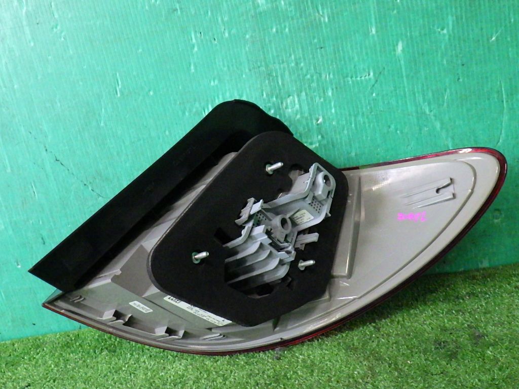ベンツB180[W246前期]ブレーキランプ左テールライト A2468200564