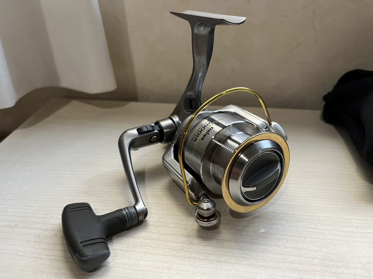 ダイワ トーナメント2500SiA フィッシング Daiwa TOURNAMENT-Z 2500SiA