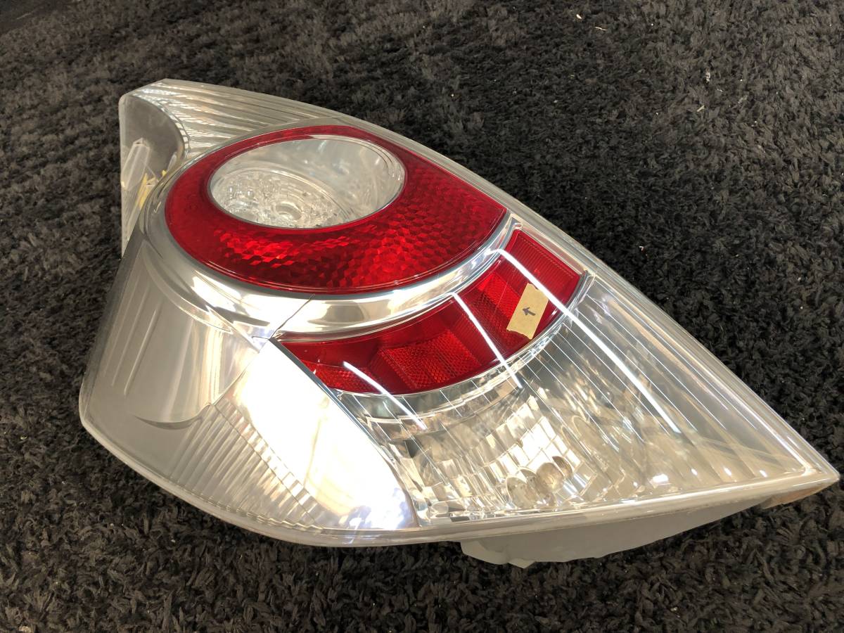 アクア NHP10 左テールランプ LED スタンレー 52-252 81560-52690