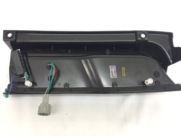 Valenti 日産キャラバン テールランプ TNNV350-SB-2 ※片方 未使用G7988432 ヴァレンティ ジュエルLEDテールランプ ジュエルLEDテールランプTRAD Webike NV350キャラバン ジュエルLED
