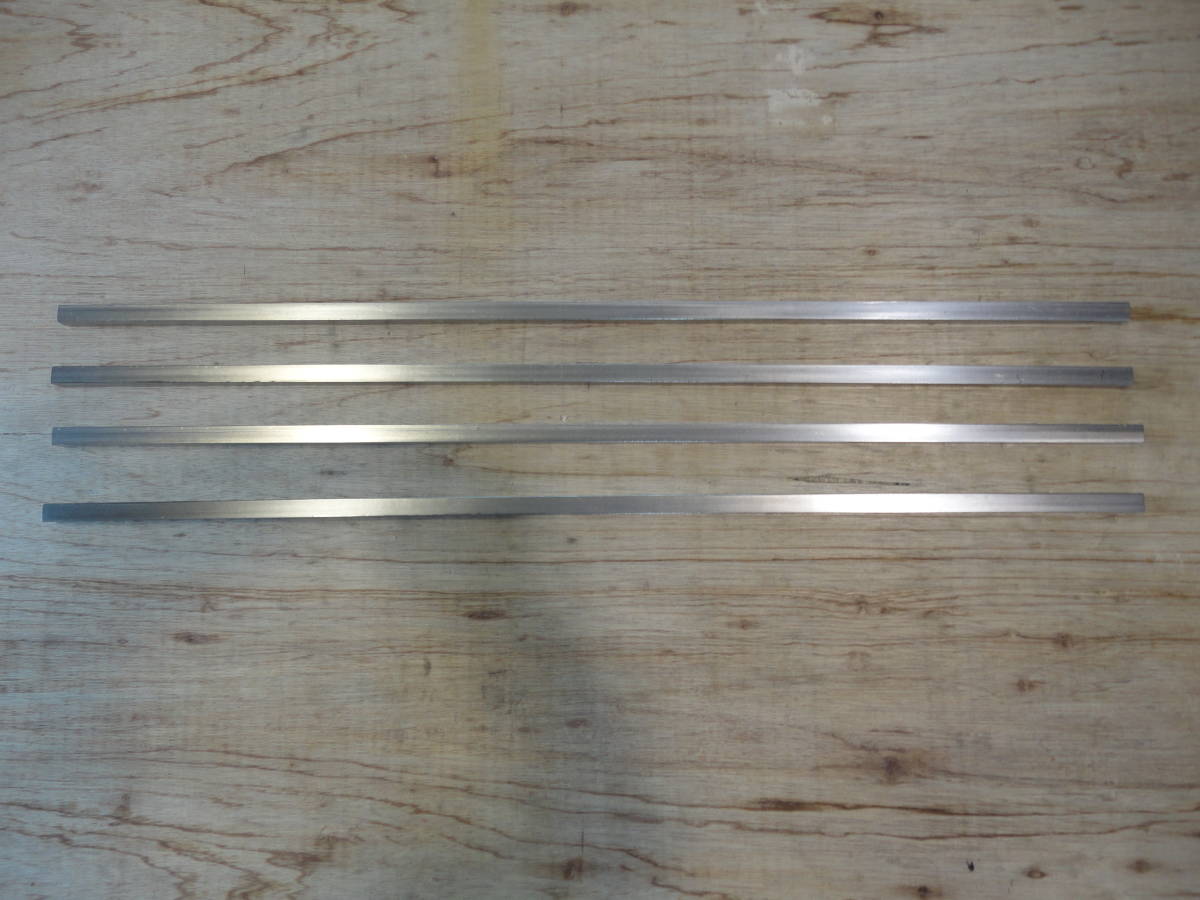 （ＳＵＳ３０４）ステンレス角棒　12ｍｍ角×700ｍｍ　　４本