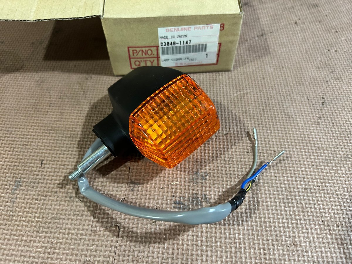 GPZ900R 純正 ウインカー 23040-1147 未使用
