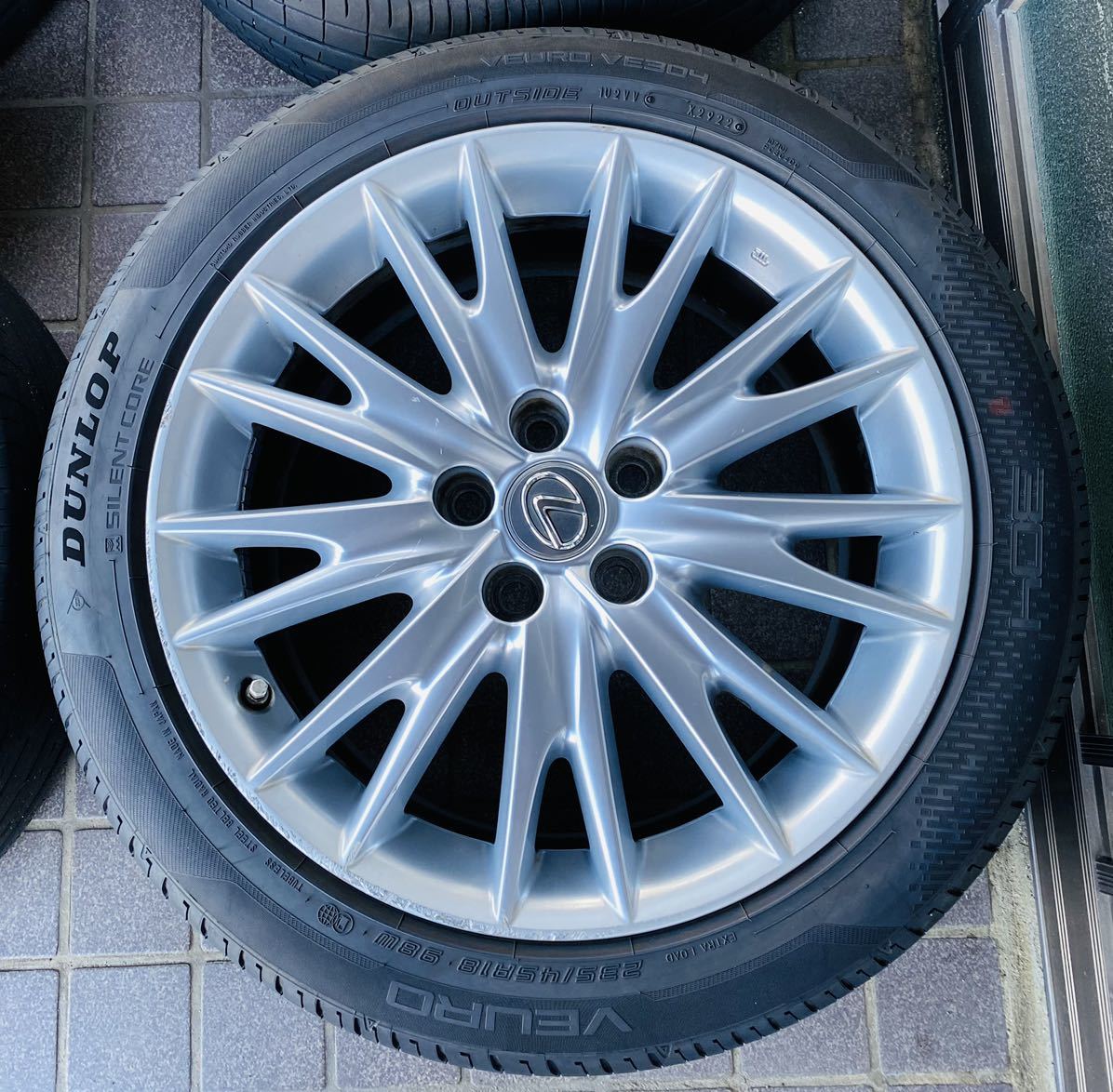 ①Lexus 18インチホイールセット Dunlopタイヤ付き 中古スタッドレス 