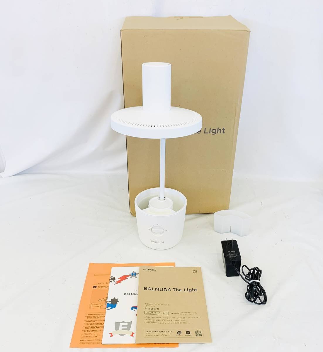 バルミューダ ザ・ライト 太陽光LEDデスクライト ホワイト BALMUDA The Light L01A-WH