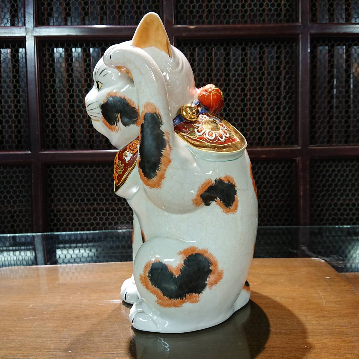 T05-0913 九谷焼 招き猫 三毛猫 陶光窯 甘手 ニュウ有 大型 全長30