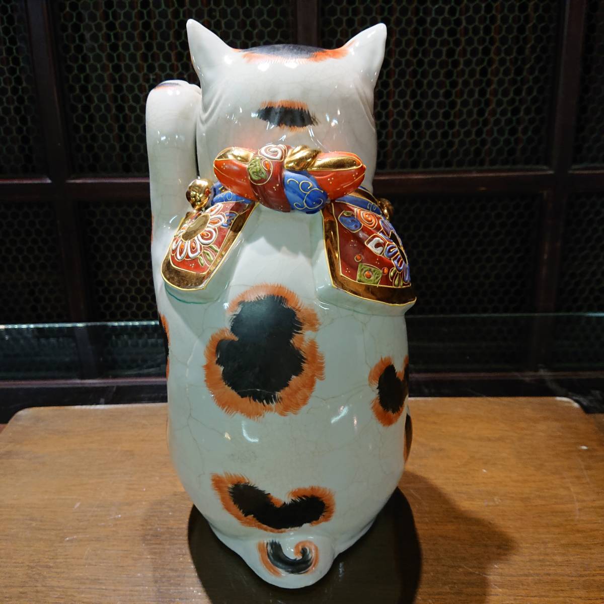 T05-0913 九谷焼 招き猫 三毛猫 陶光窯 甘手 ニュウ有 大型 全長30
