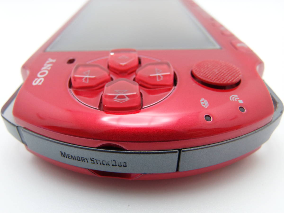 PSP-3000 新品に近い綺麗な美品 レッド 液晶画面は、完全に無傷 UMD用  