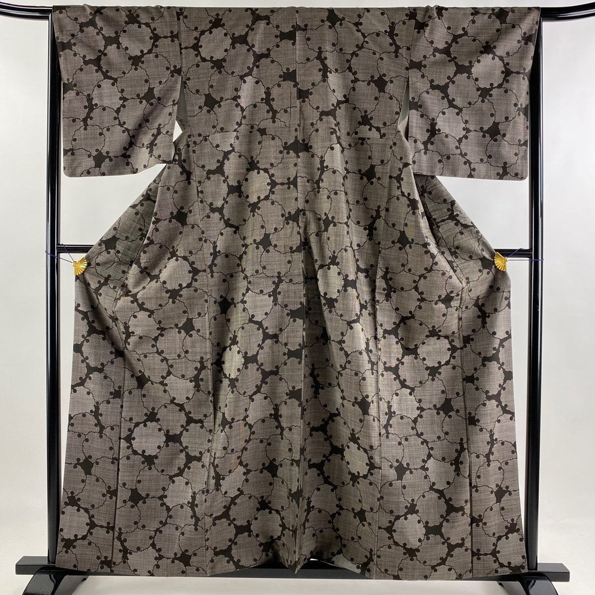 紬 身丈160cm 裄丈66cm M 袷 雪輪 焦茶色 正絹 秀品 【中古】 【公式通販】