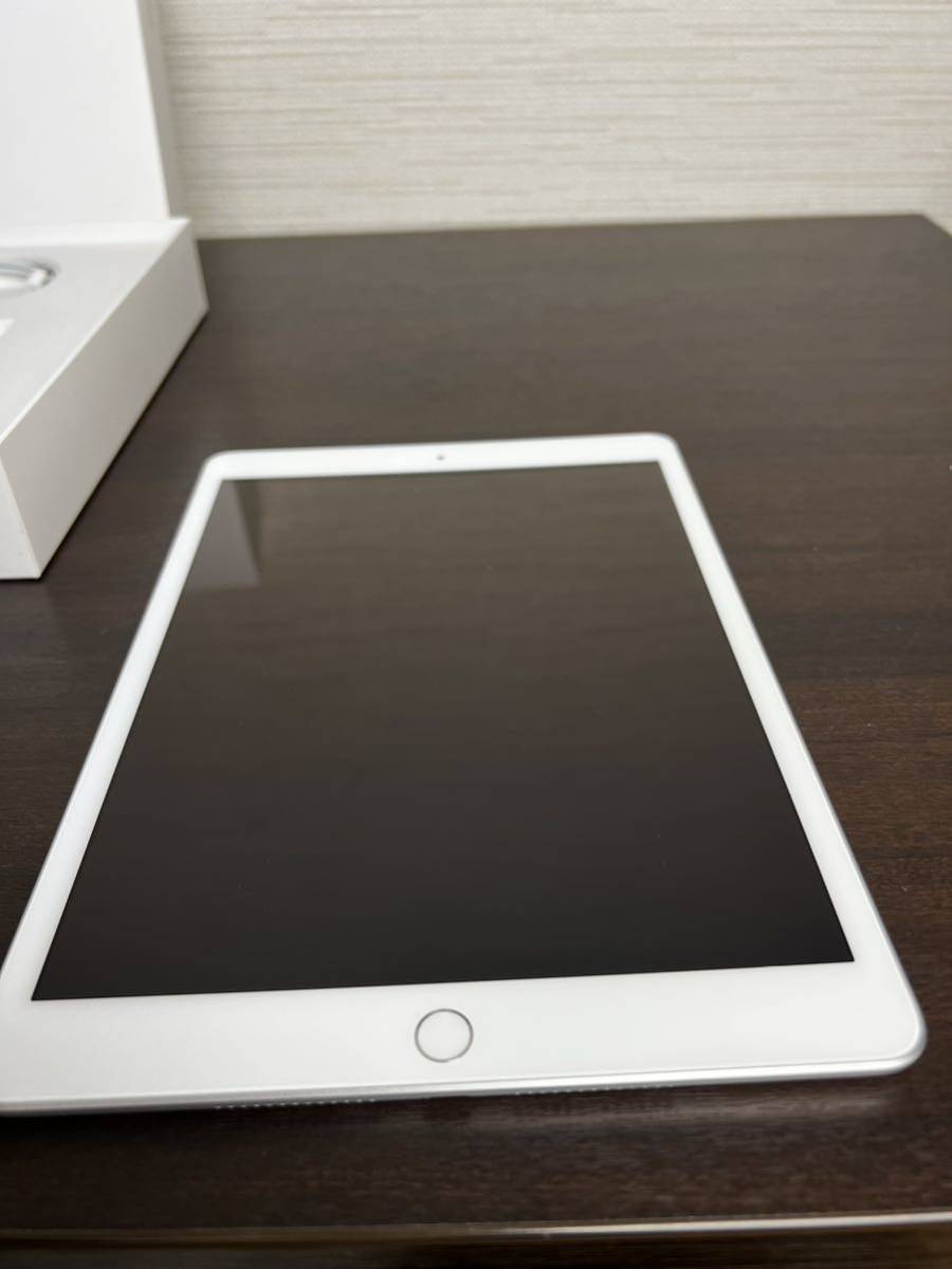 新品同様 iPad 第7世代 32GB Wi-Fiモデル 充電100% 美品 シルバー