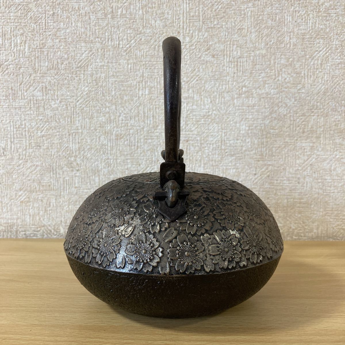 南部鉄器 南部鉄瓶 心◯ ◯光◯ 鉄器 鉄瓶 花柄 中型 模様 美術品 工芸