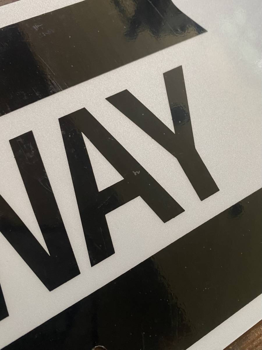 ☆新品☆アメリカ 道路標識 ONE WAY → 一方通行☆SB-10☆小さめ