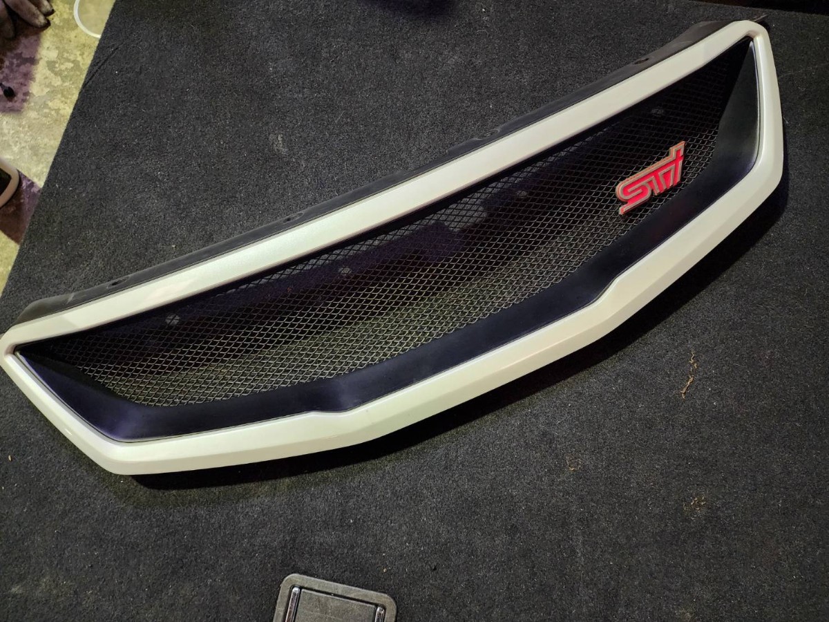 ★★★BM9 BR9　レガシィワゴン　社外グリル★フロントグリル　パールホワイト　Stiエンブレム付★★★