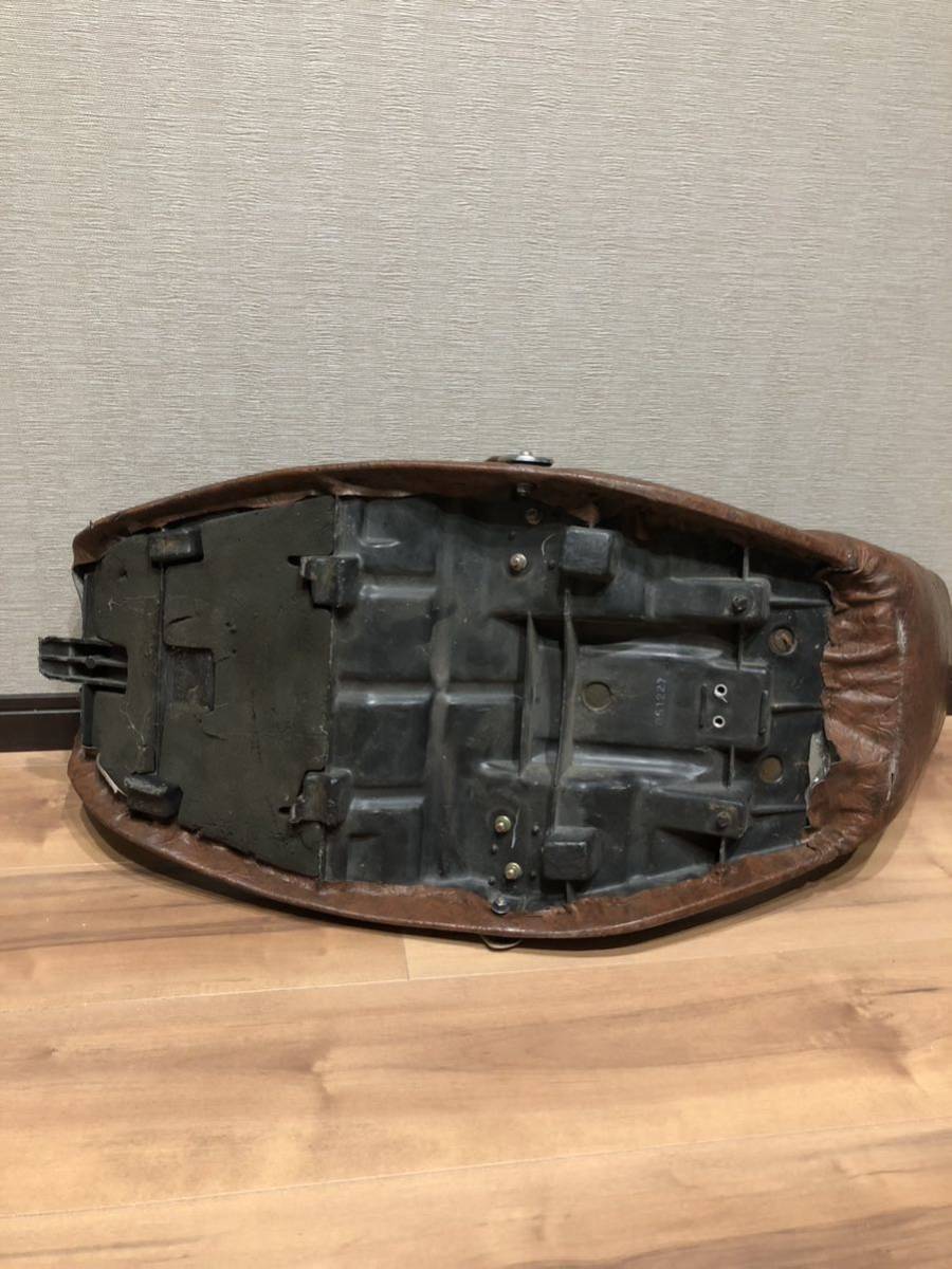 出来てる3段シート 当時物 ゼファー 400 旧車 カスタム用 中古品 売