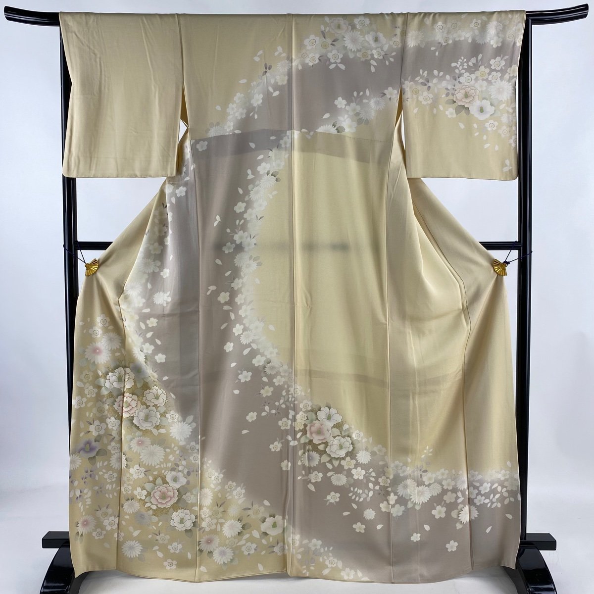 訪問着 身丈166.5cm 裄丈66.5cm M 袷 椿 菊 金糸 金彩 ベージュ 正絹 秀品 【中古】