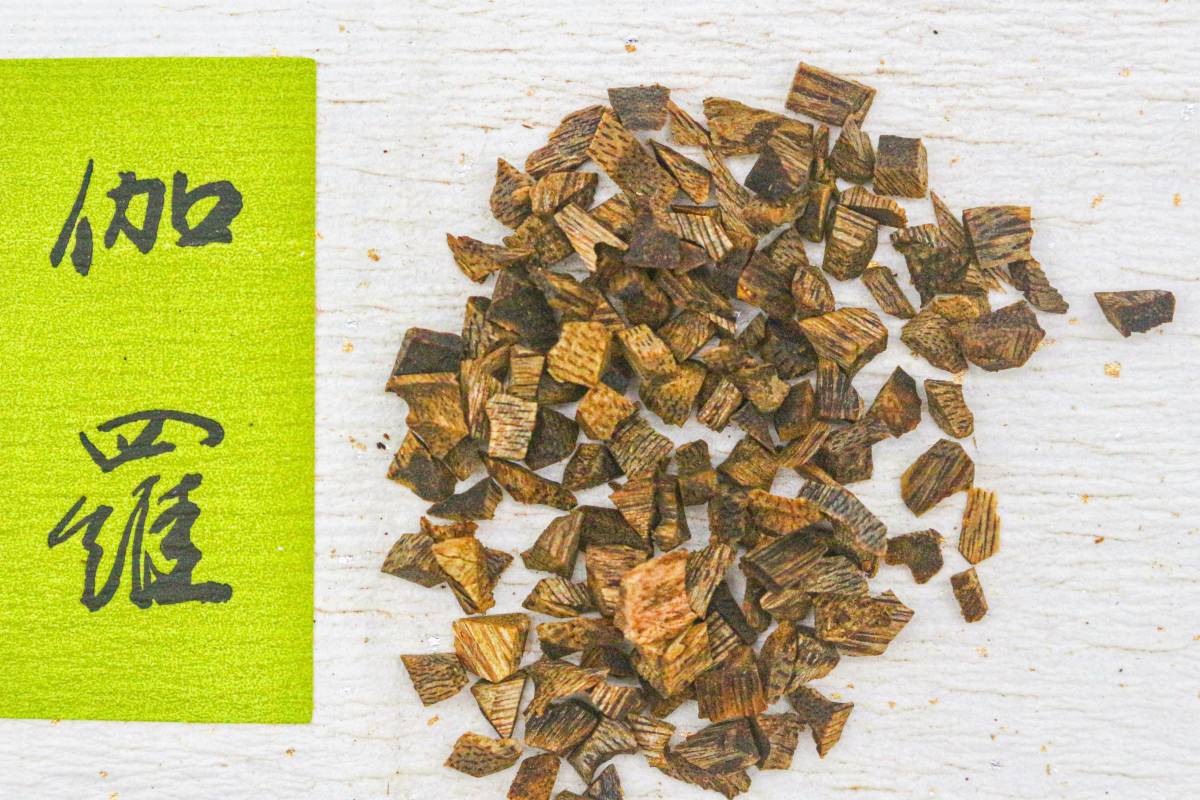 ★上品伽羅 刻み 約2.80g 聞香用/お香/香道具/香道 香木/沈香/伽羅 線香/線香立て/香炉/香合 志野流/寺院御用達 