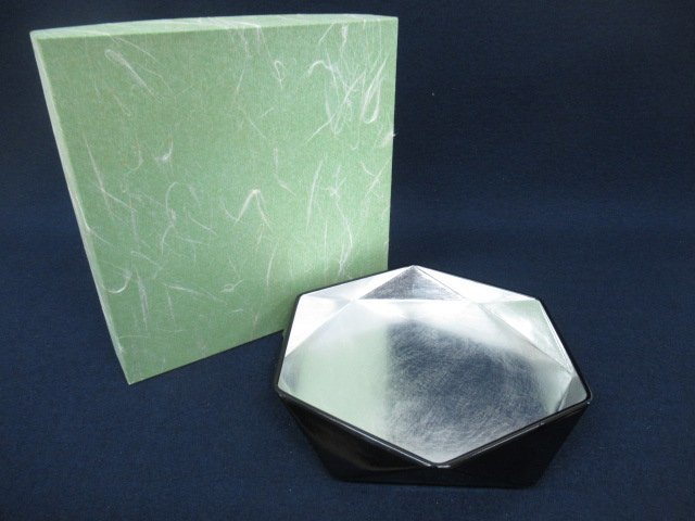 K7178 漆器「川瀬表完 黒塗 内銀箔 六角盆」紙箱付 芸術 美術 茶道具