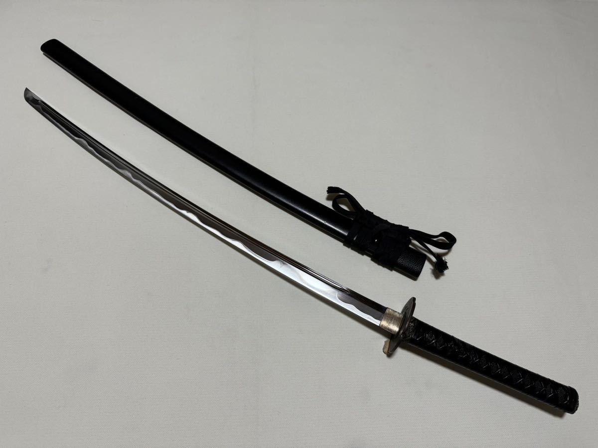 新作入荷，新品 最高級 本格拵え 居合刀 古鉄竹笹鍔 革巻き柄 のたれ樋入模造刃 全長105cm 重さ1093g 刃渡り74.5cm / 現状渡し A(模造刀)｜売買されたオークション情報、yahooの商品情報をアーカイブ公開 - オーク 模造刀