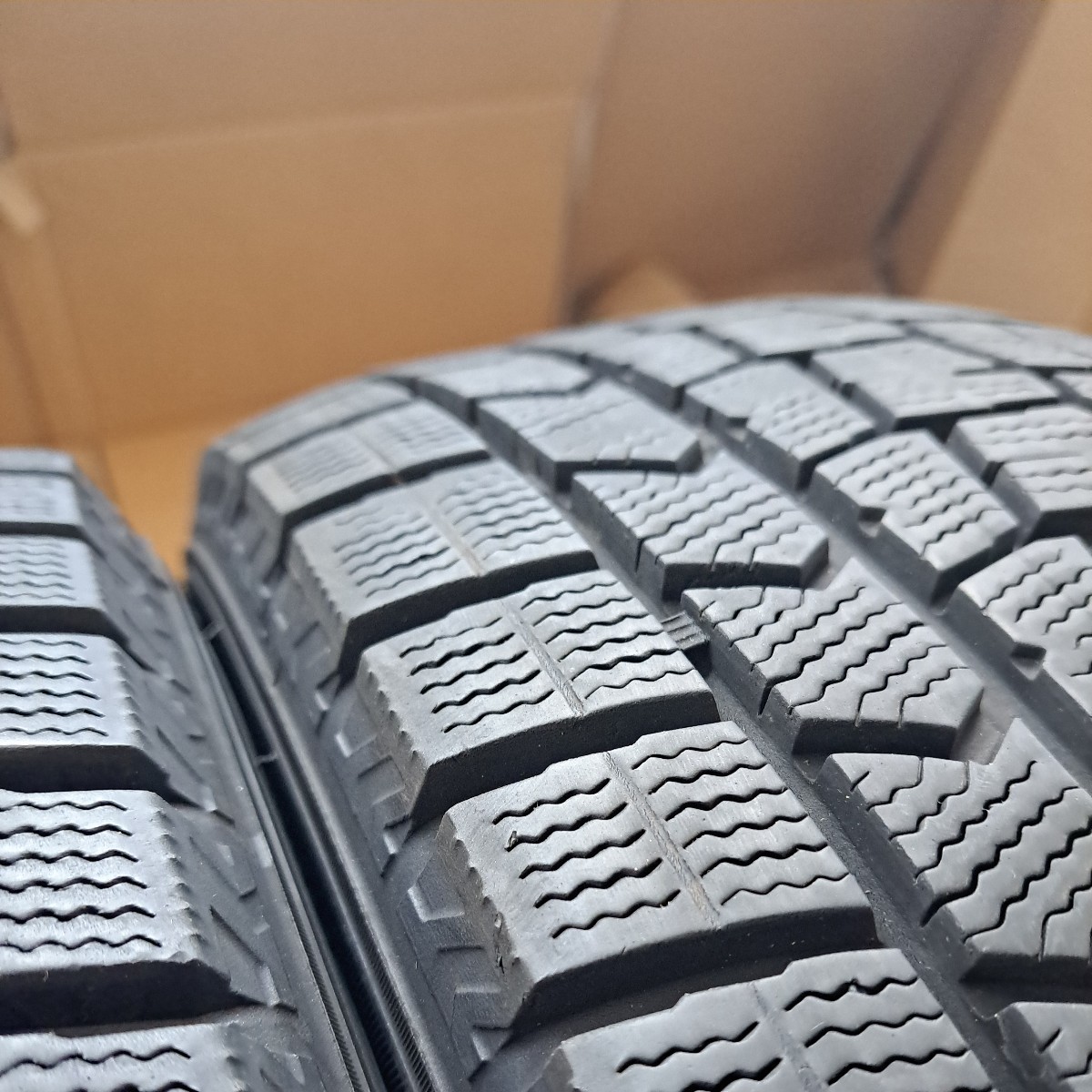 185/65R15 DUNLOP WM02 スタッドレス バリ山4本 佐川急便160サイズ х2