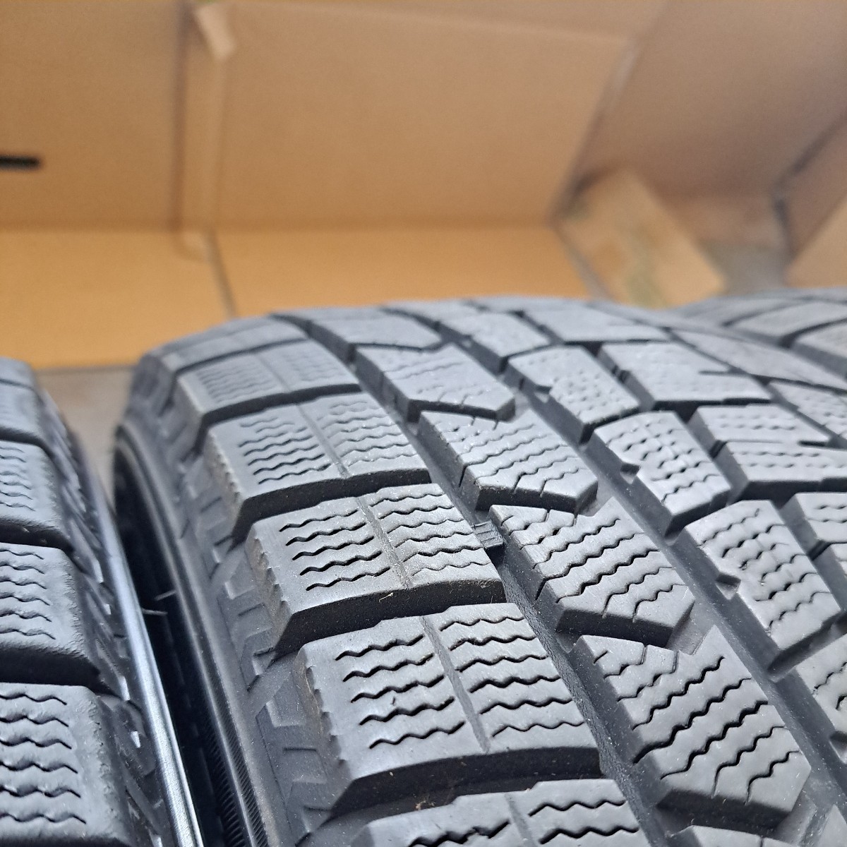 185/65R15 DUNLOP WM02 スタッドレス バリ山4本 佐川急便160サイズ х2