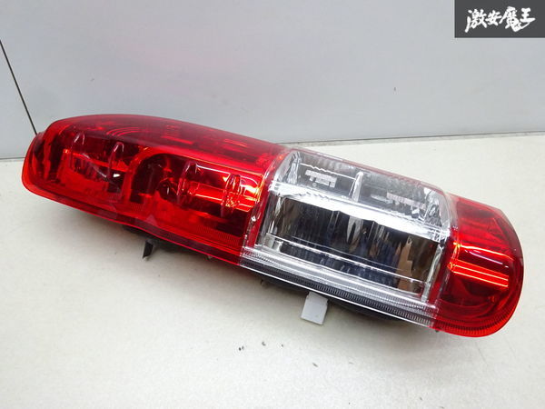 【新車外し】 トヨタ 純正 200系 後期 4型 5型 6型 ハイエース テール ランプ ライト KOITO 26-140 左側 左 助手席側 即納 棚6-3 ハイエース 4型 5型 S-GL ワイド 右