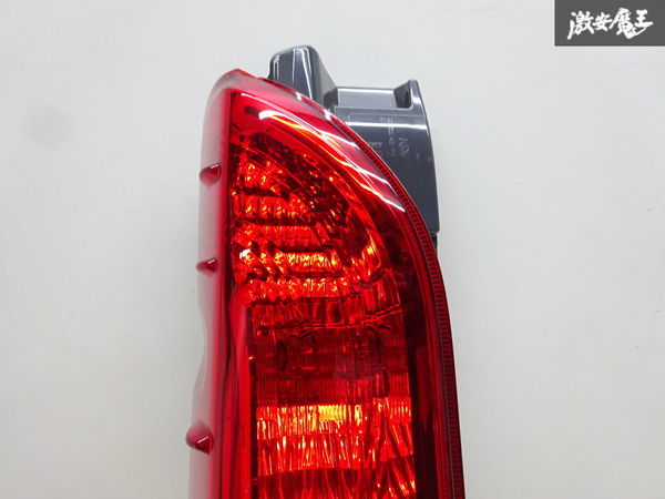 【新車外し】 トヨタ 純正 200系 後期 4型 5型 6型 ハイエース テール ランプ ライト KOITO 26-140 左側 左 助手席側 即納 棚6-3 ハイエース 4型 5型 S-GL ワイド 右