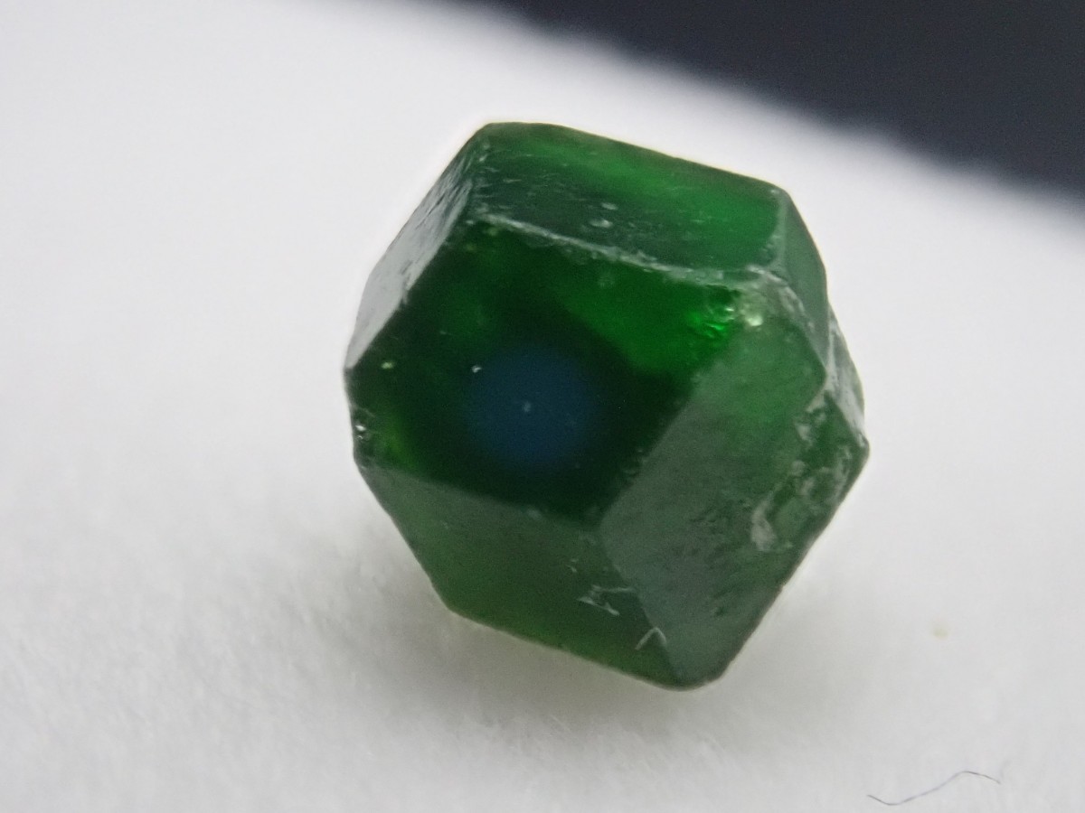 灰クロム柘榴石 ガーネット 原石 h588d 大結晶 フィンランド産