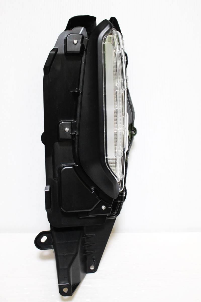 [美品/ステー補修あり] ヤリスクロス MXPB10/MXPB15/MXPJ10/MXPJ15 純正 左 LED デイランプ デイタイム ランニング ランプ KOITO 52-328