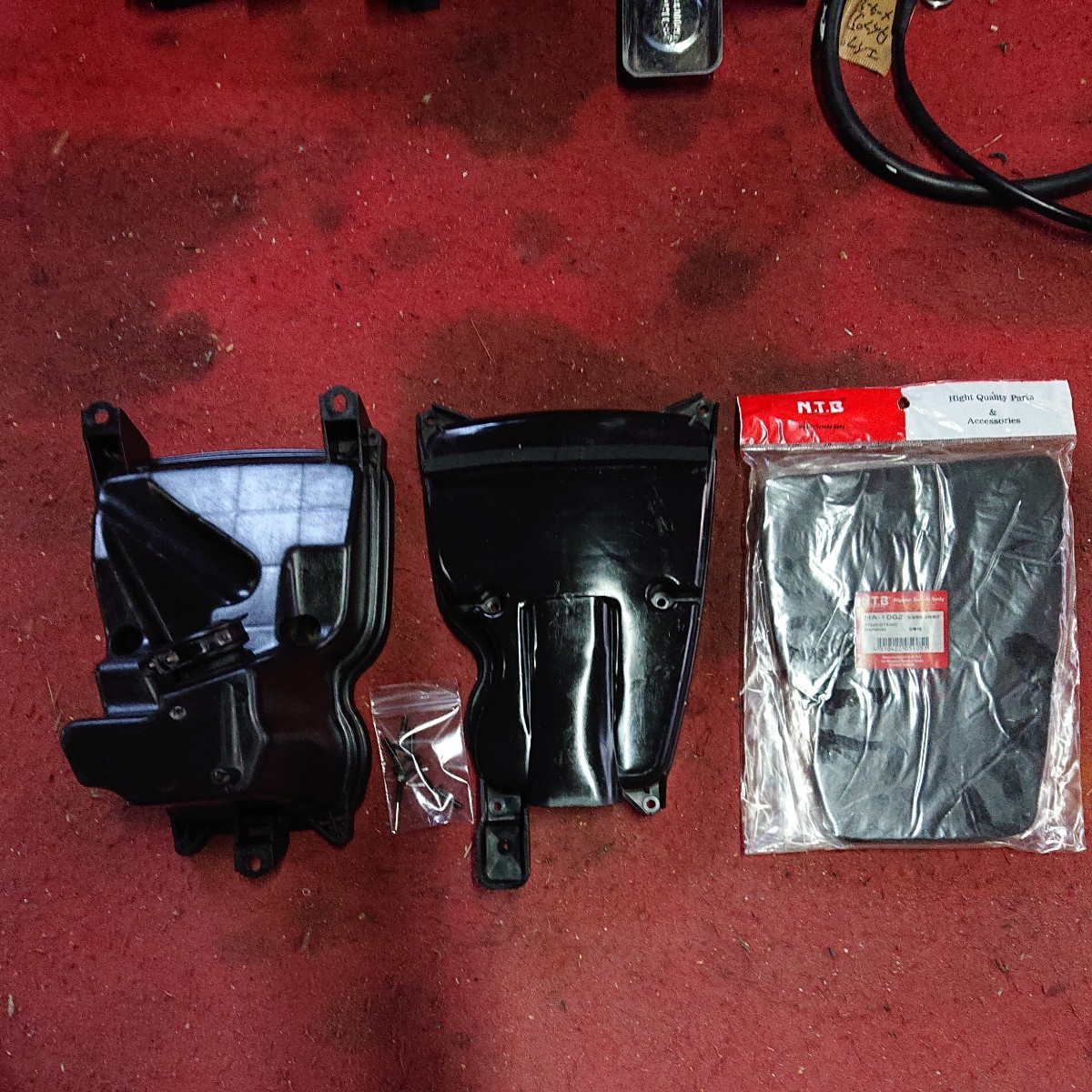 ホンダ NSR50 エアクリーナーボックス 結構美品 新品フィルター付きで、即使用可能
