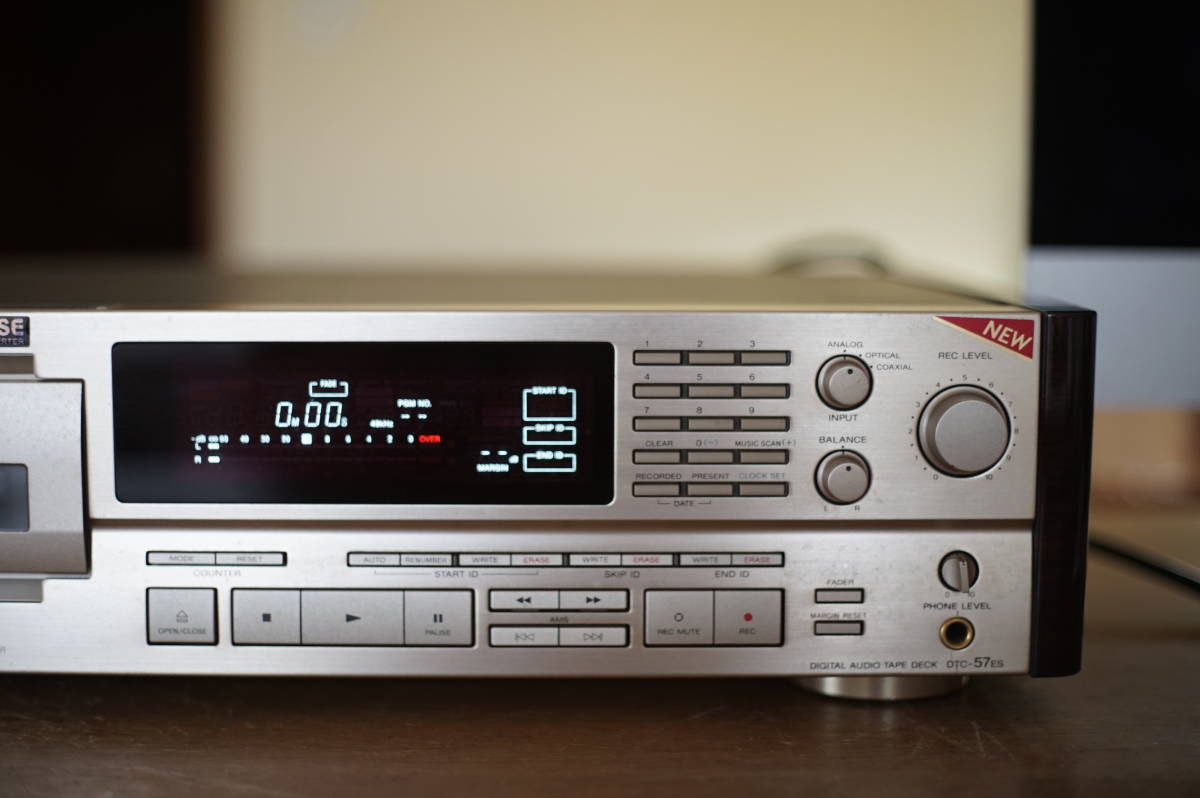 【ジャンク品】ソニー SONY DAT デッキ DTC-57ES本体・リモコン ジャンク品 SONY DTC-57ES DATデッキ オーディオ機器 DAT機器 【公式通販】