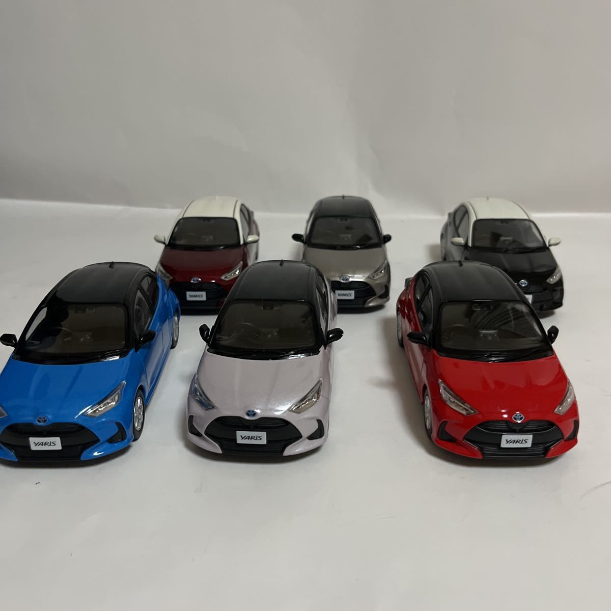 トヨタ ヤリス　カラーサンプル　ツートンカラー　6台