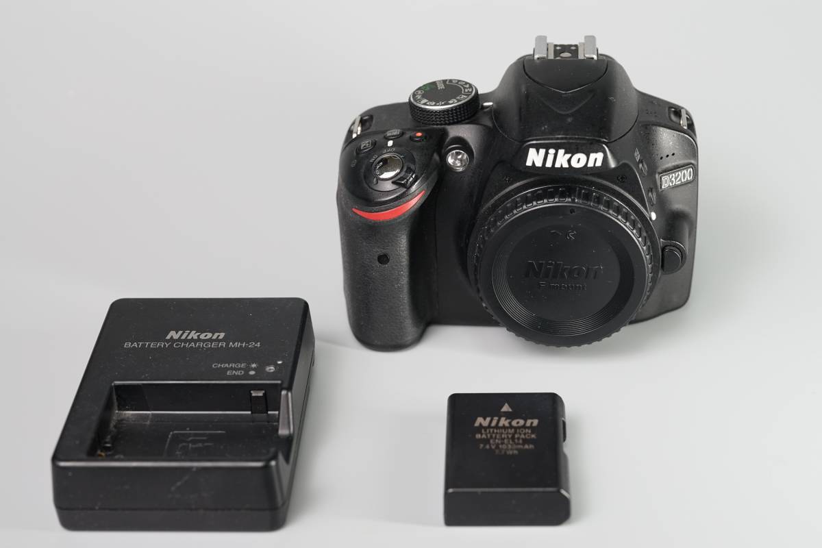 Nikon D3200 ボディ バッテリー 充電器付属 ショット数18000回 【公式