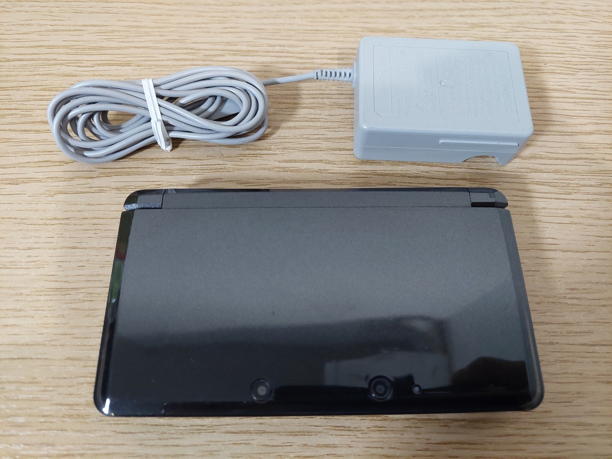 ②任天堂 ニンテンドー3DS本体 コスモ・ブラック アダプター付き 