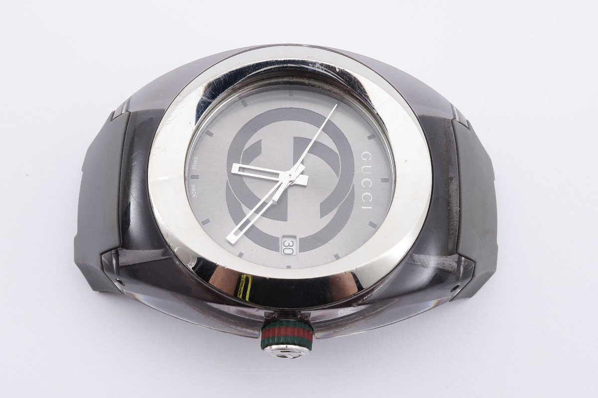 稼働品 グッチ 137.1 シェリー ラバー デイト クォーツ メンズ 腕時計
