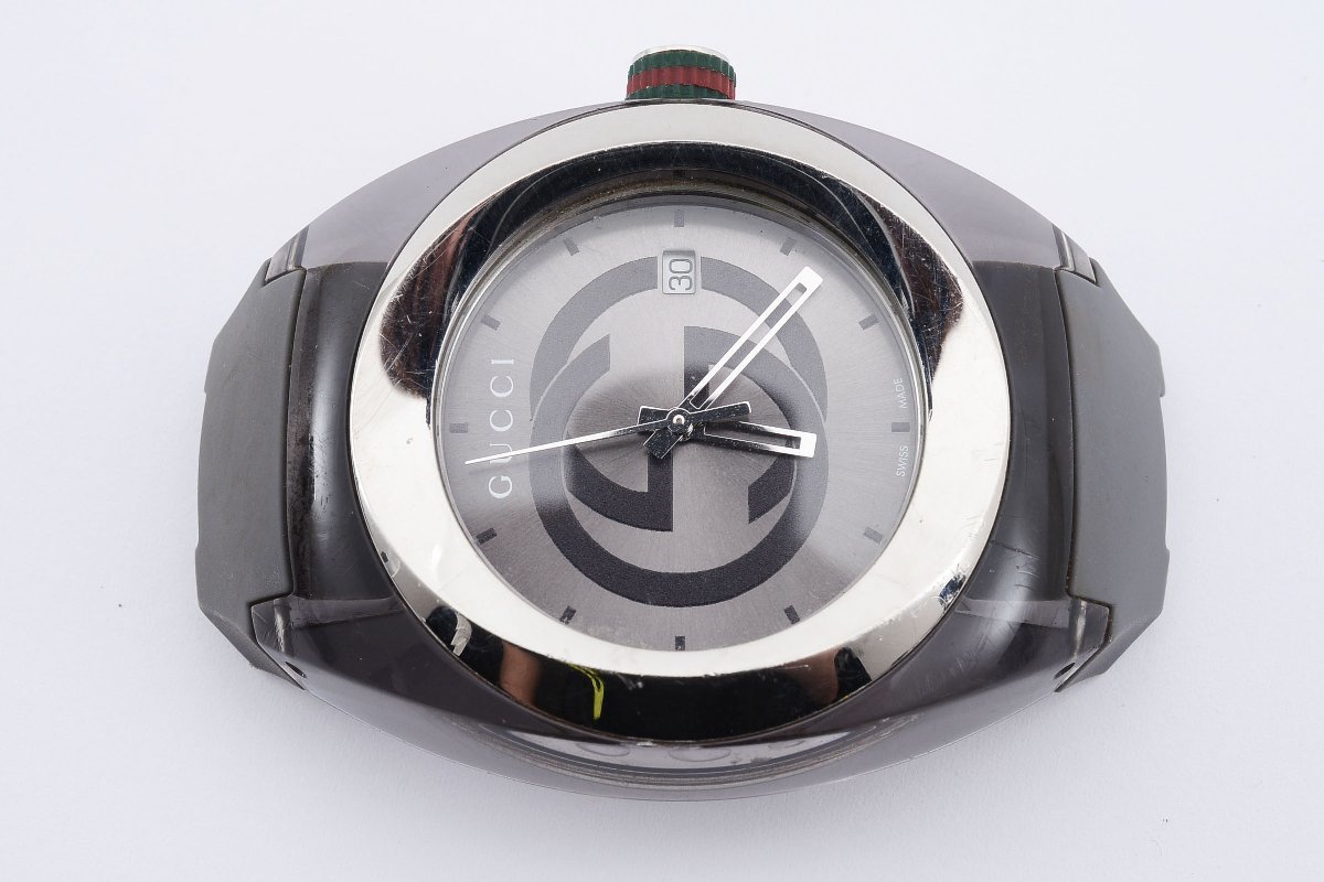 稼働品 グッチ 137.1 シェリー ラバー デイト クォーツ メンズ 腕時計
