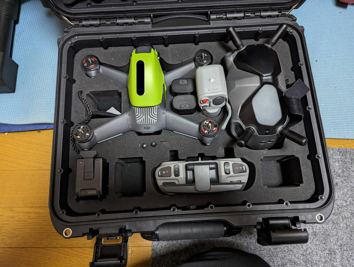 ☆ほぼ新品美品☆DJI FPV FLY COMBO ドローン（箱付き）☆ハードケース