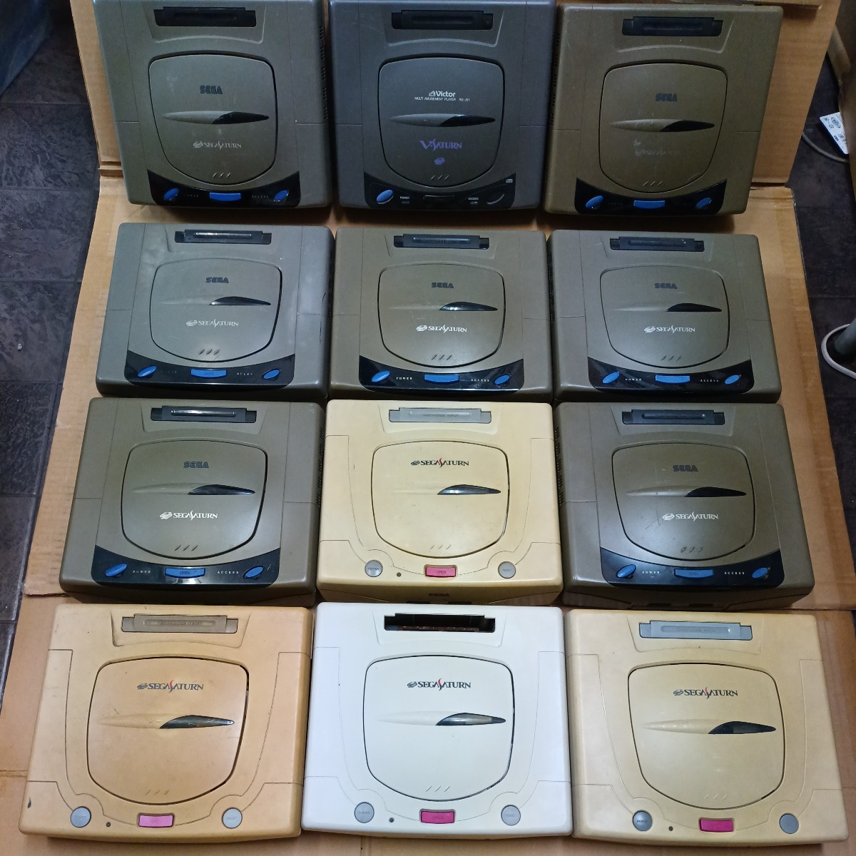K1702　★セガサターン 本体 12台セット HST-3200 HST-3210 HST-3220 Vサターン RG-JX1 完全ジャンク 大量 まとめ売り 