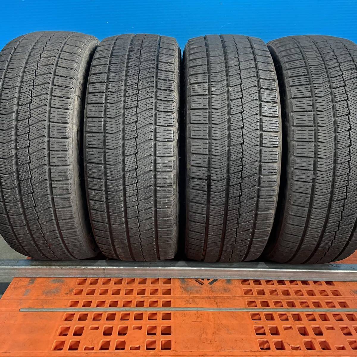 225⁄45R18 ブリヂストン BLIZZAK VRX2 バリ目 225⁄45R18インチ 225